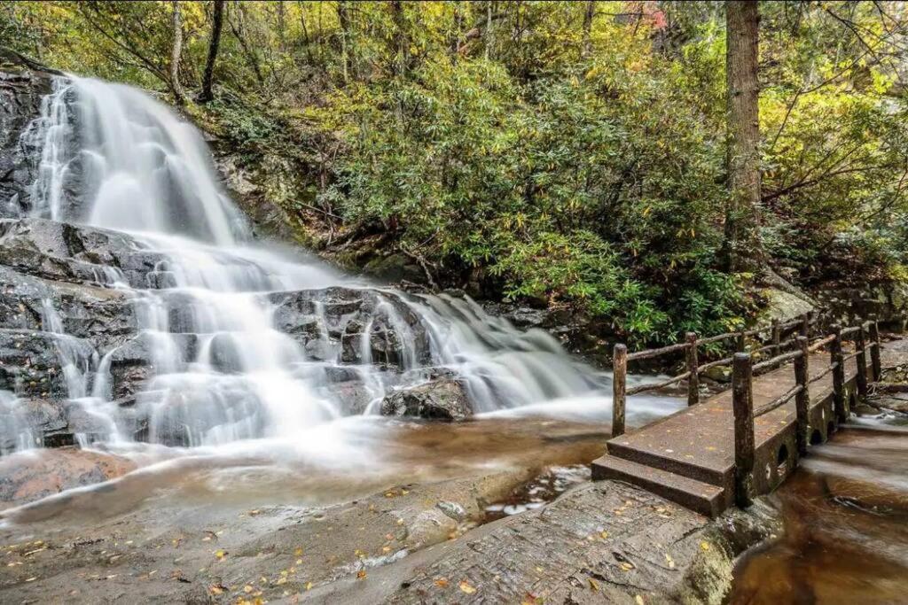 Honeymoon Couples Cabin Secluded, Hot Tub, Views Sevierville Esterno foto